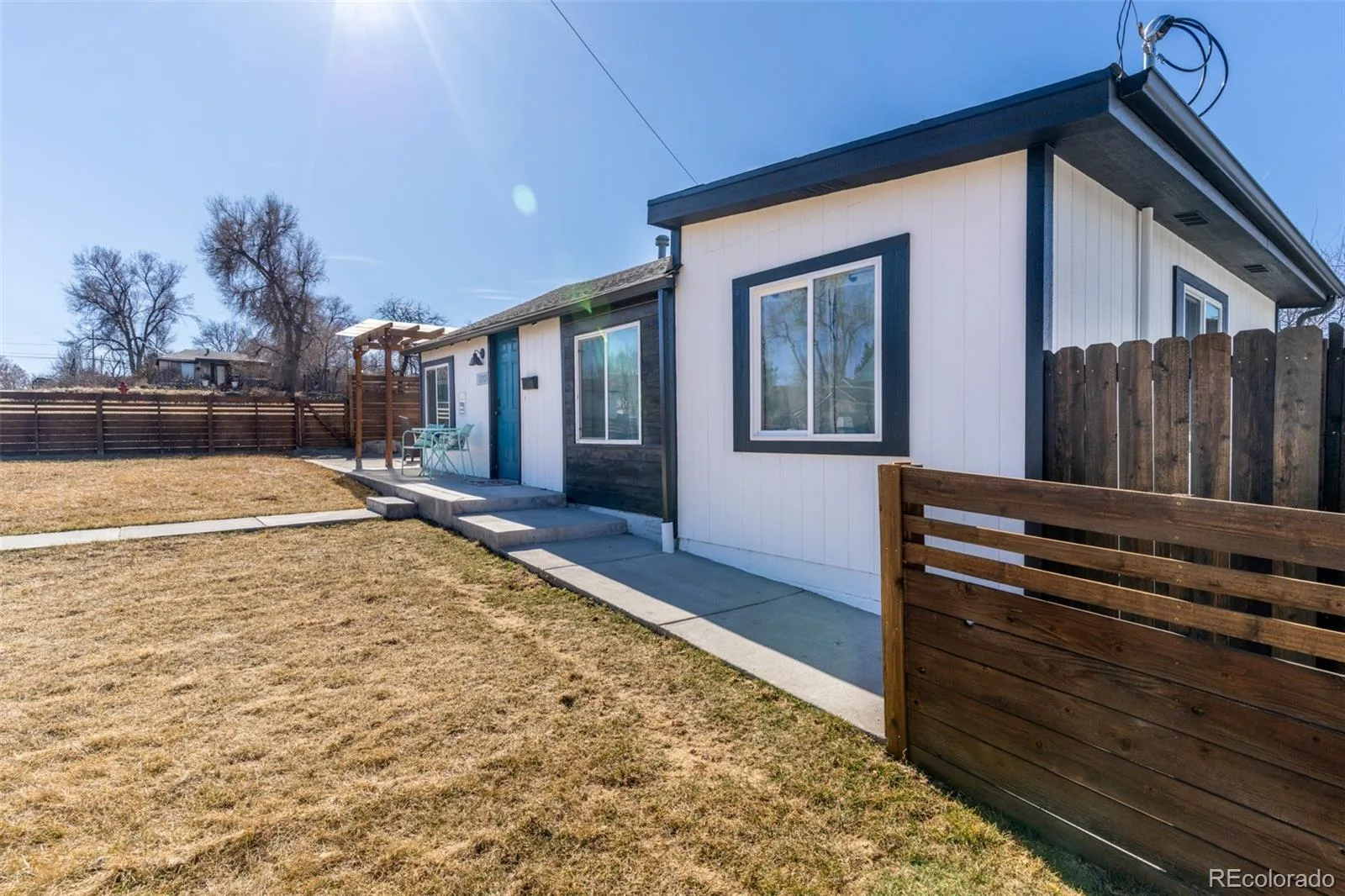 2201 W Warren Avenue Englewood CO 80110 MLS #REC2899130 06092026004122 1600 21
