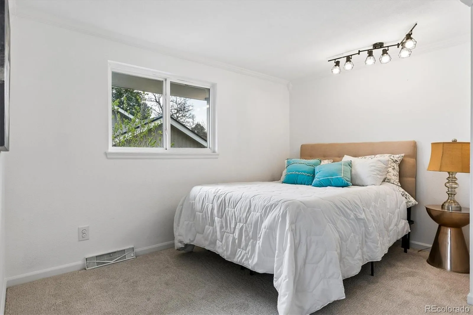 04152026165238 1600 17