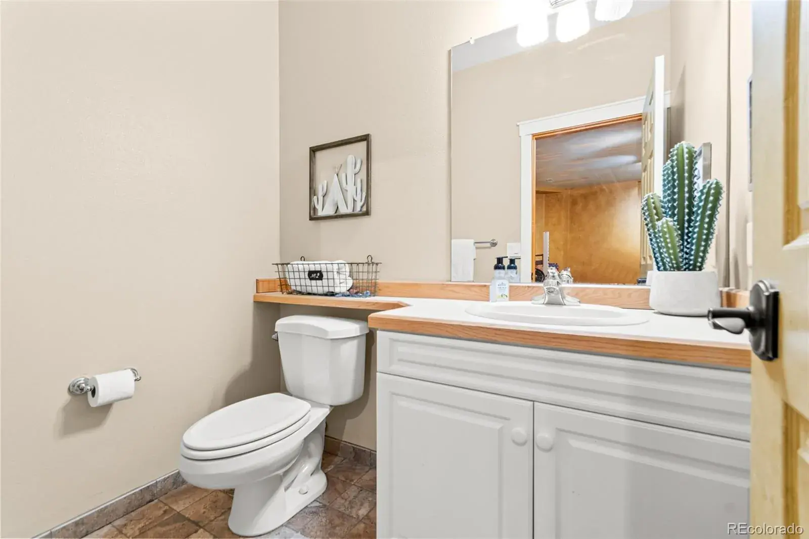 5090 S Perry Park Road Sedalia CO 80135 | MLS #REC2905246 02272026180149 1600 32