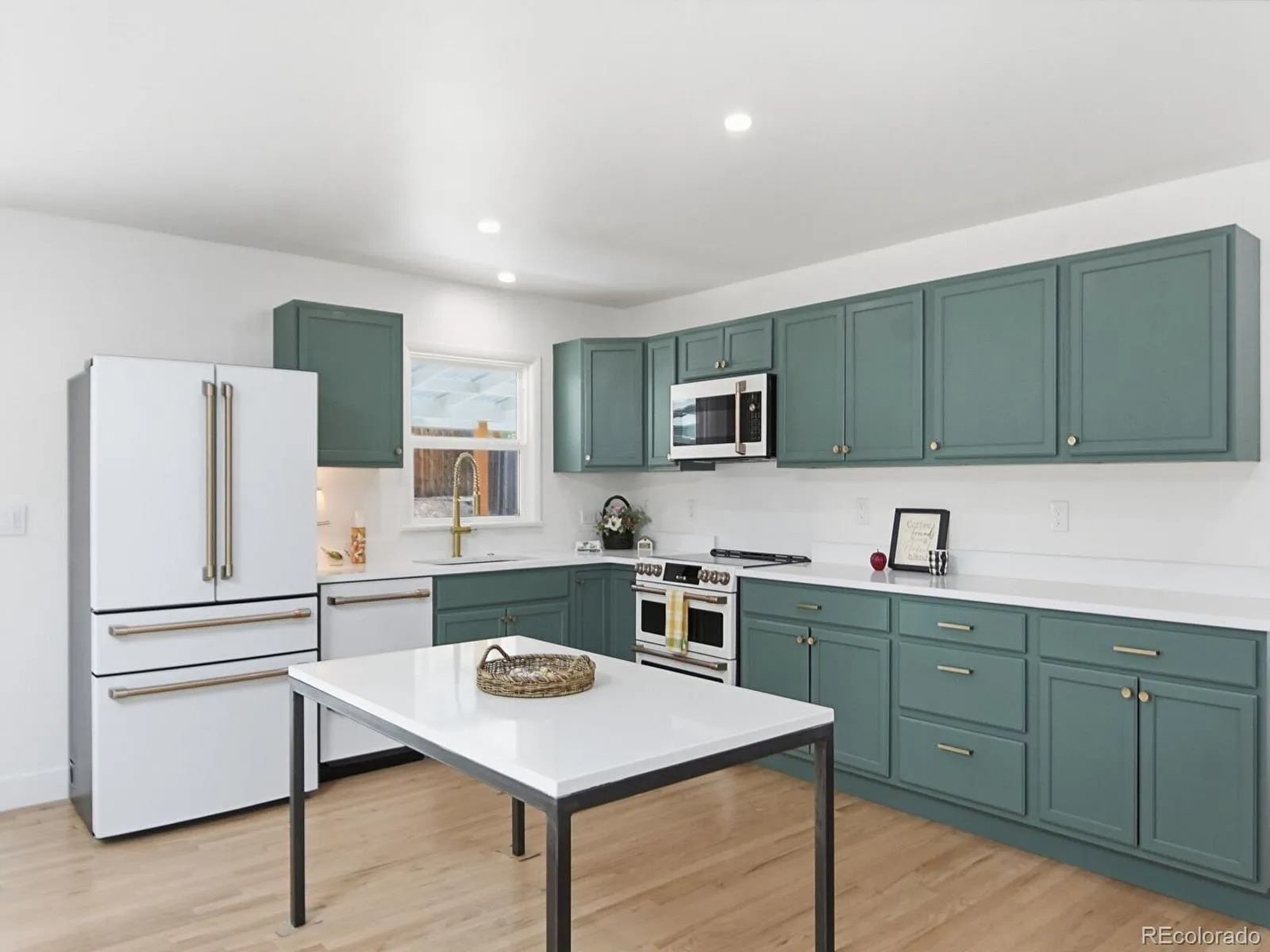 04112026192705 1600 16