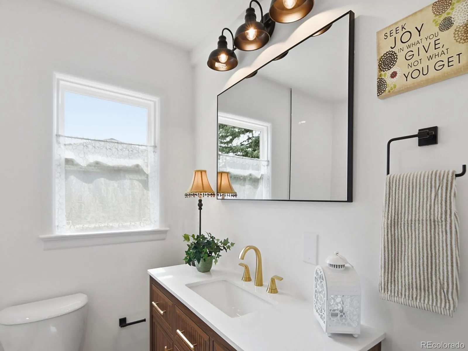 04112026192705 1600 23