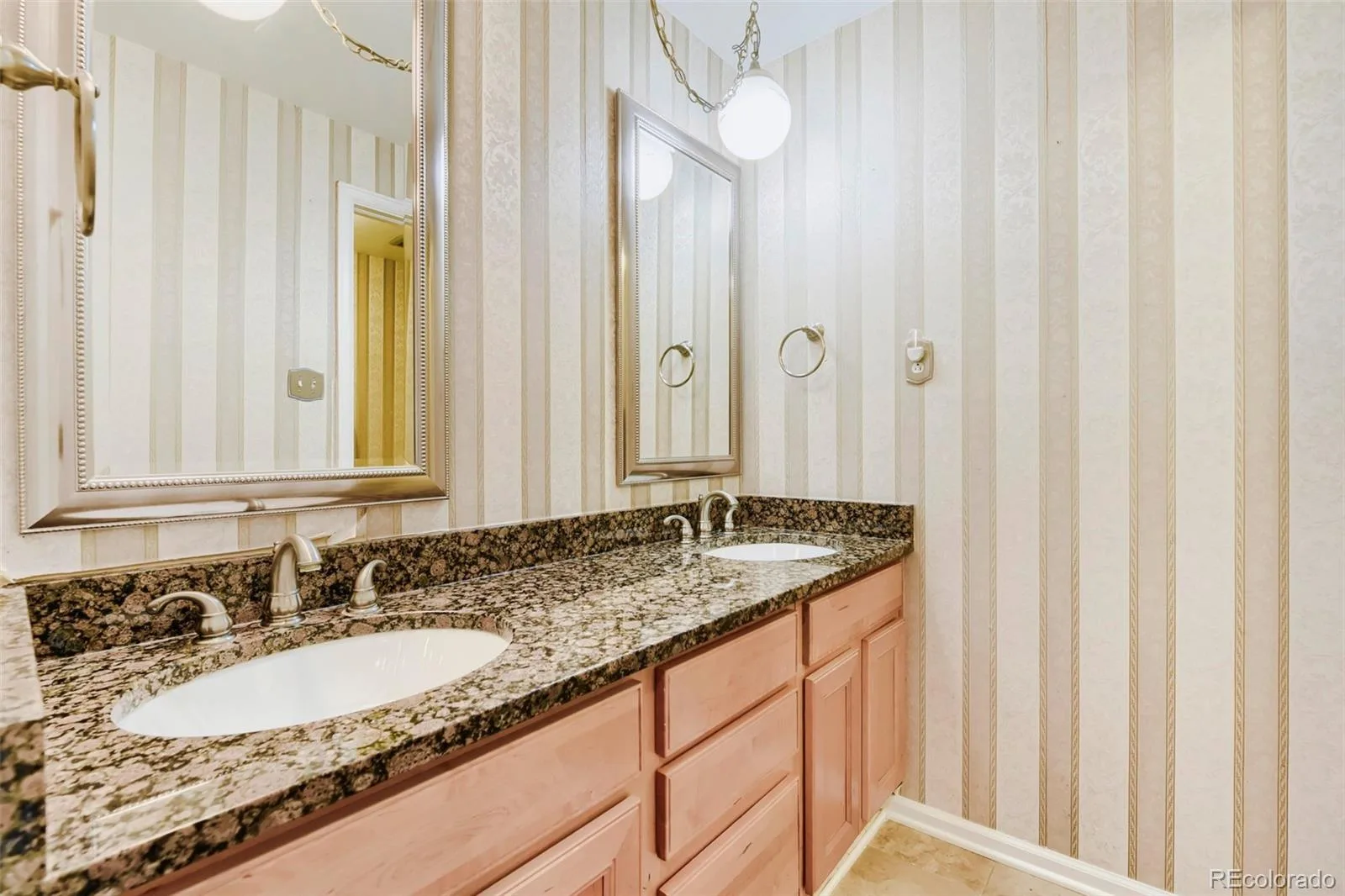 2325 S Hoyt Street Lakewood CO 80227 | MLS #REC2921054 09302026001403 1600 20
