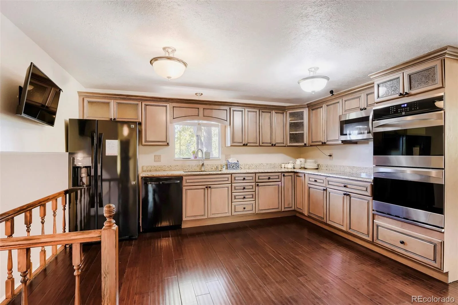 2325 S Hoyt Street Lakewood CO 80227 | MLS #REC2921054 09302026001403 1600 6