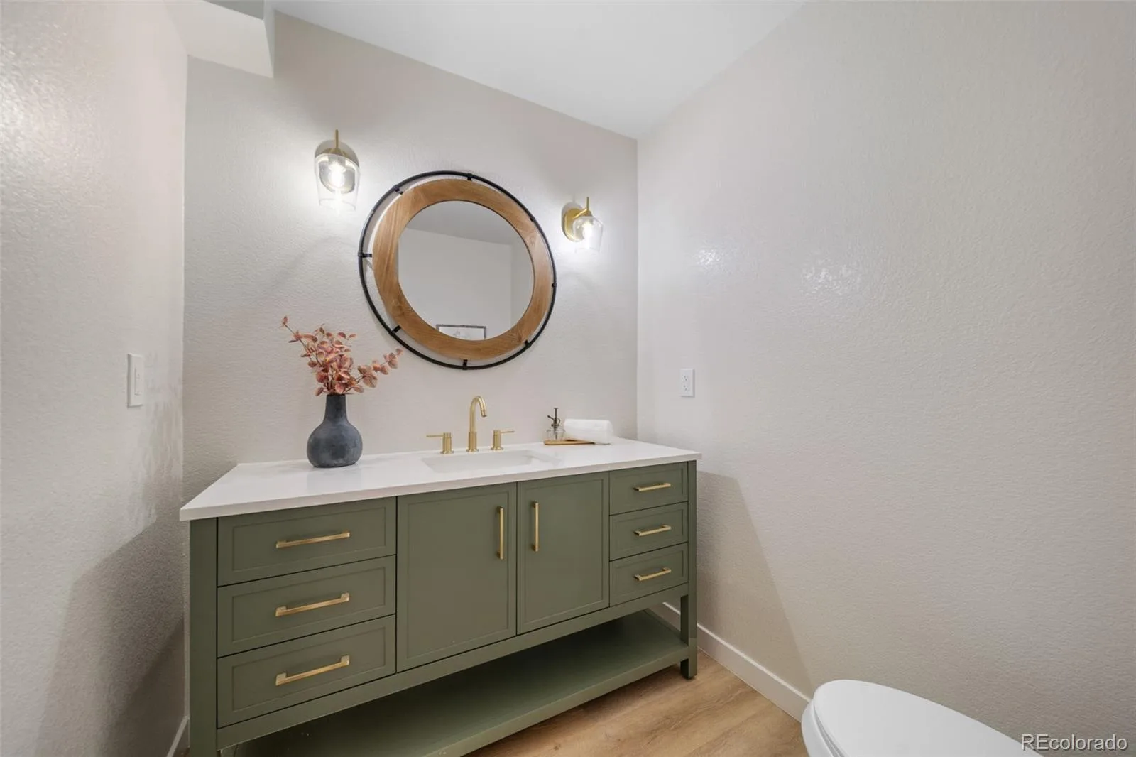 7910 E Bethany Place Denver CO 80231 MLS #REC2921906 06102026075540 1600 23