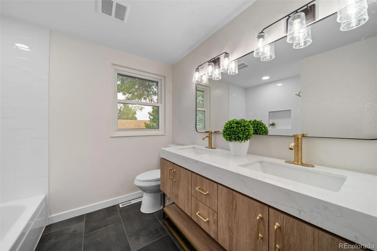 7910 E Bethany Place Denver CO 80231 MLS #REC2921906 06102026075540 1600 33