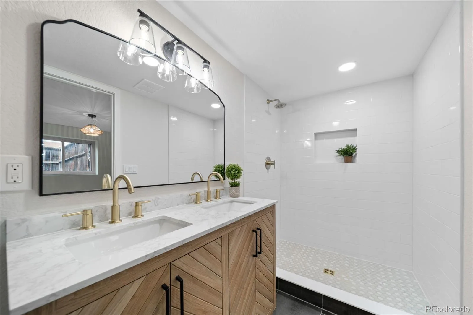 7910 E Bethany Place Denver CO 80231 MLS #REC2921906 06102026075540 1600 39