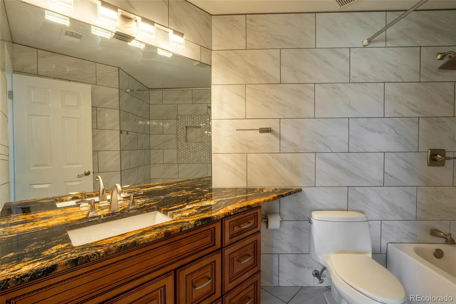 4745 S Helena Way Aurora CO 80015 | MLS #REC2925378 08122026020725 1600 25