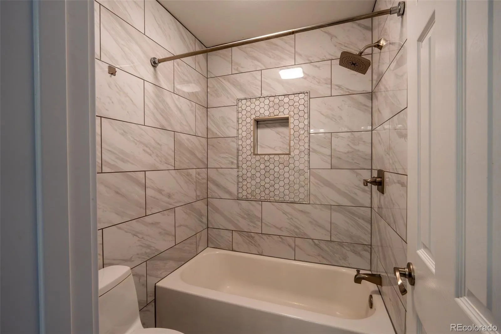 4745 S Helena Way Aurora CO 80015 | MLS #REC2925378 08122026020725 1600 32