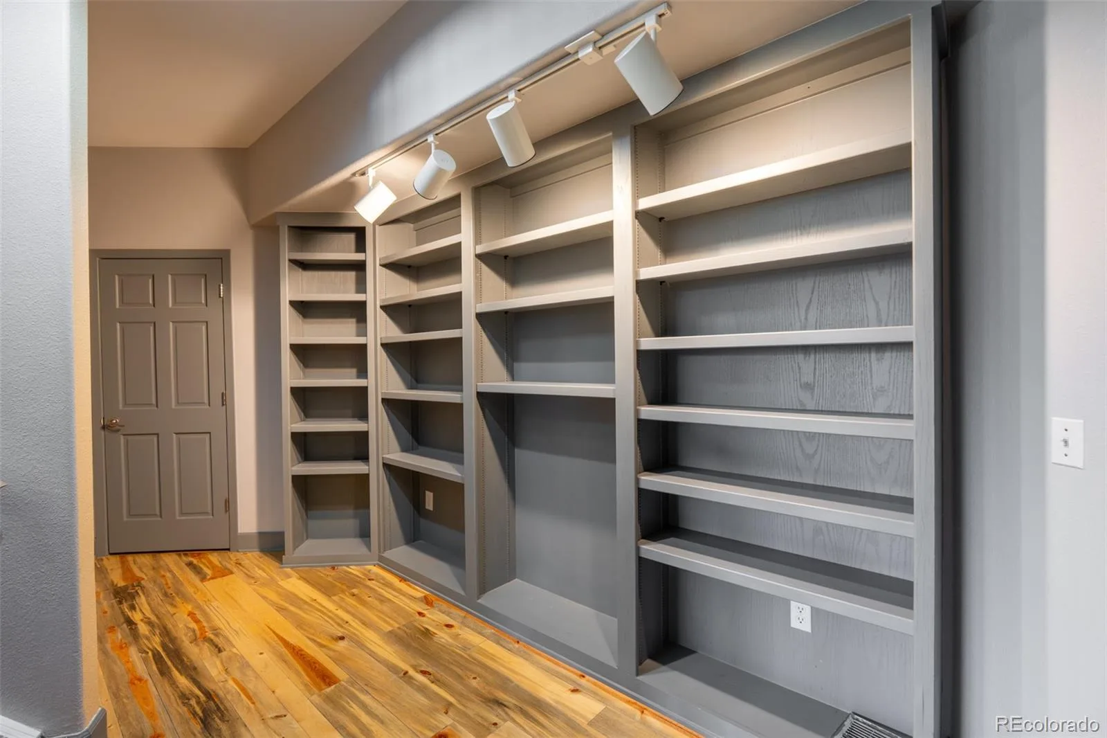 4745 S Helena Way Aurora CO 80015 | MLS #REC2925378 08122026020725 1600 33