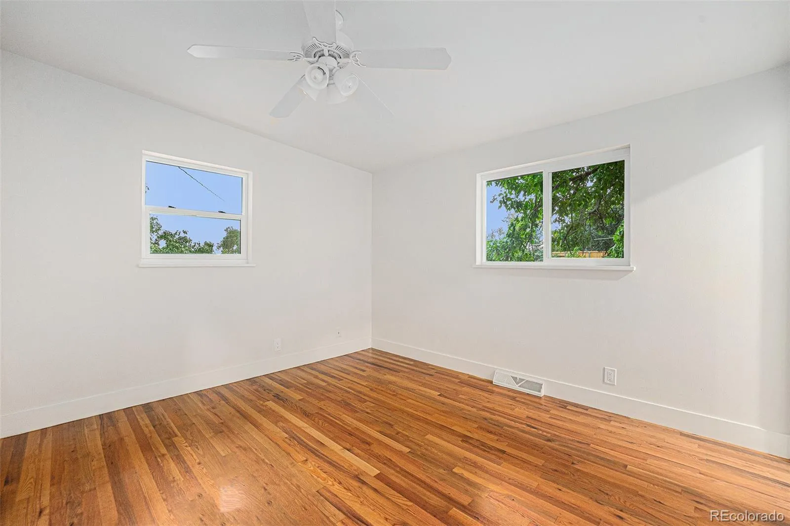 2989 E Cresthill Avenue Centennial CO 80121 MLS #REC2930461 05212026034626 1600 8
