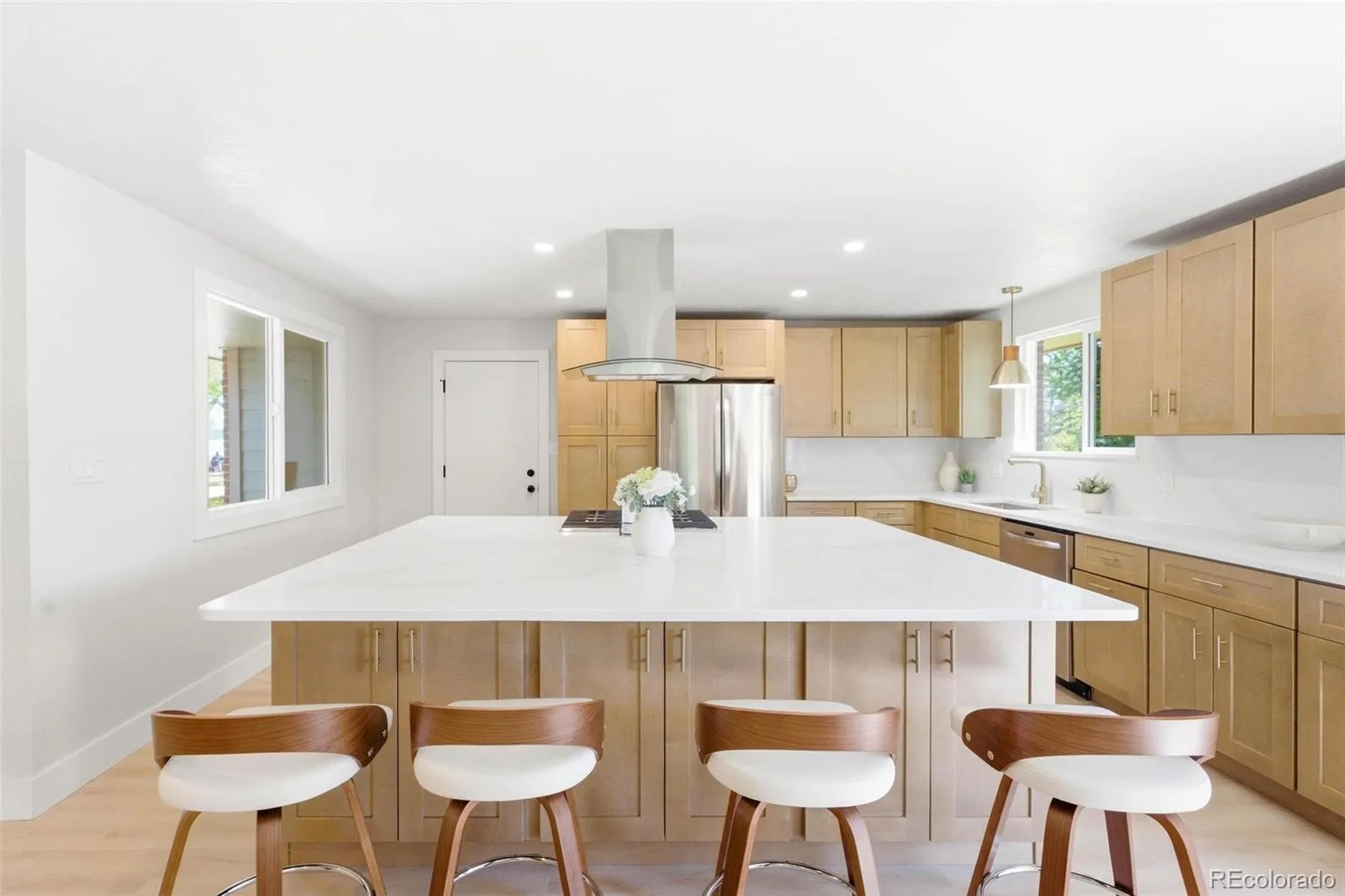 2126 S Yarrow Street Lakewood CO 80227 MLS #REC2933265 06202026010848 1600 2