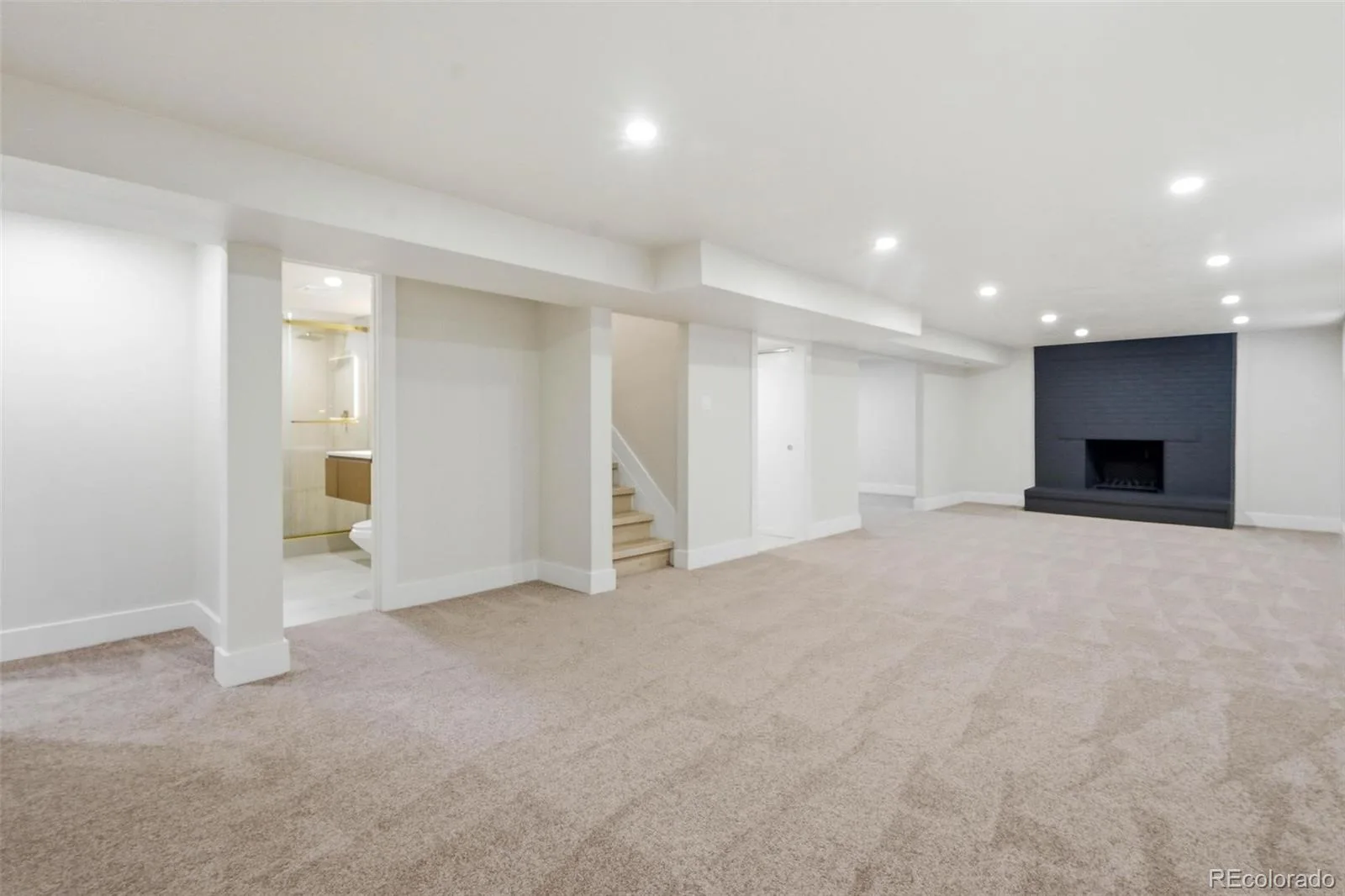 2126 S Yarrow Street Lakewood CO 80227 MLS #REC2933265 06202026010848 1600 24