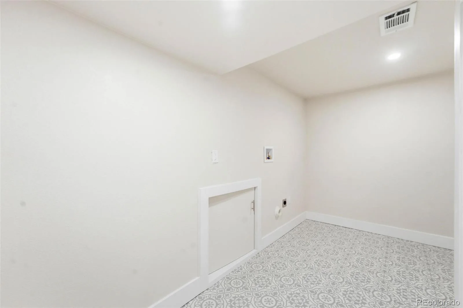 2126 S Yarrow Street Lakewood CO 80227 MLS #REC2933265 06202026010848 1600 27