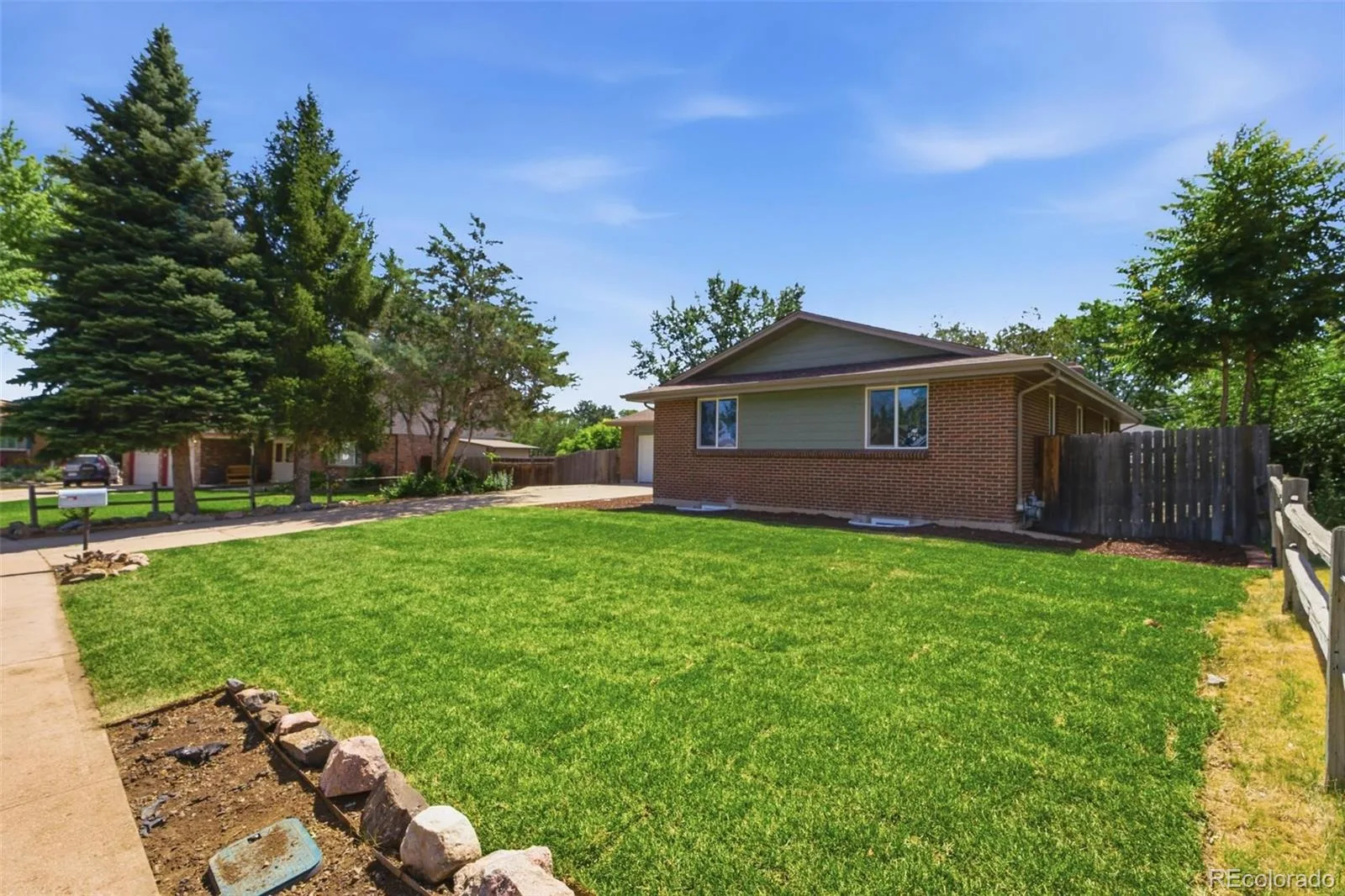 2126 S Yarrow Street Lakewood CO 80227 MLS #REC2933265 06202026010848 1600 31
