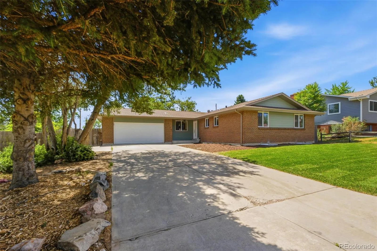 2126 S Yarrow Street Lakewood CO 80227 MLS #REC2933265 06202026010848 1600 32