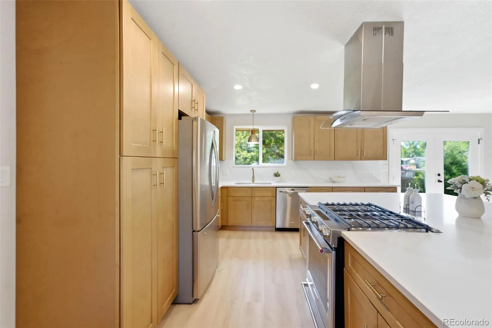 2126 S Yarrow Street Lakewood CO 80227 MLS #REC2933265 06202026010848 1600 4