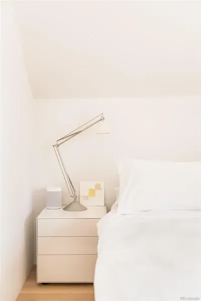 03272026005842 800 22