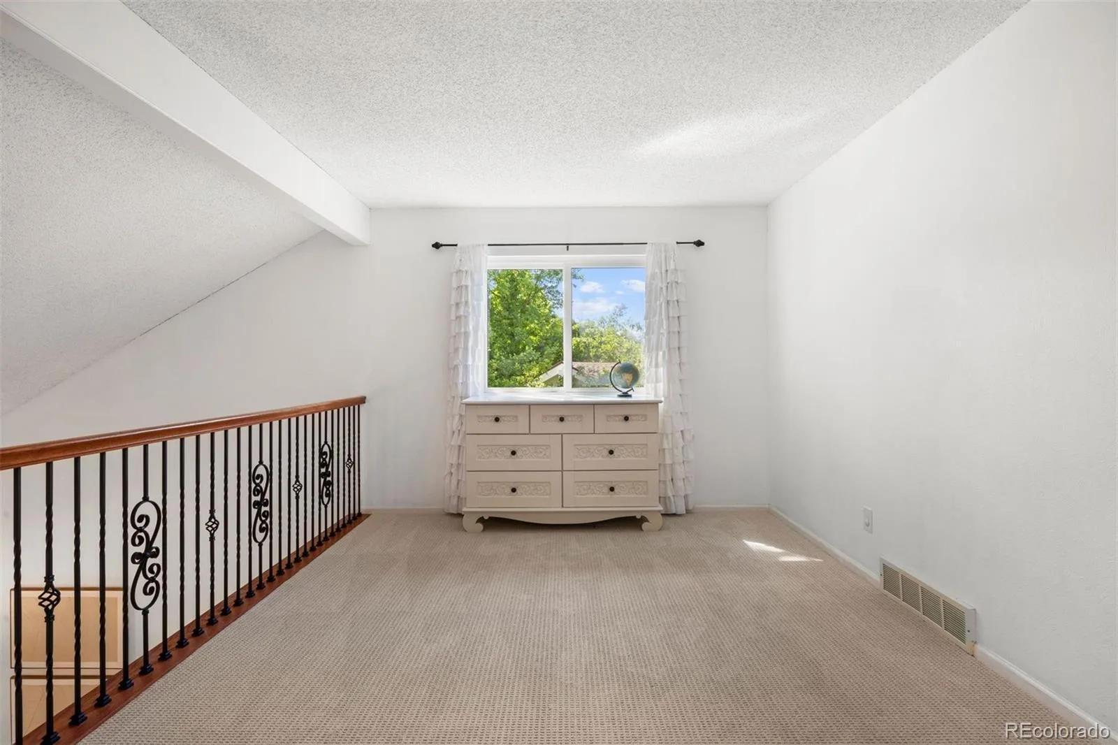 3085 E Hinsdale Avenue Centennial CO 80122 MLS #REC2942209 06242026004130 1600 32