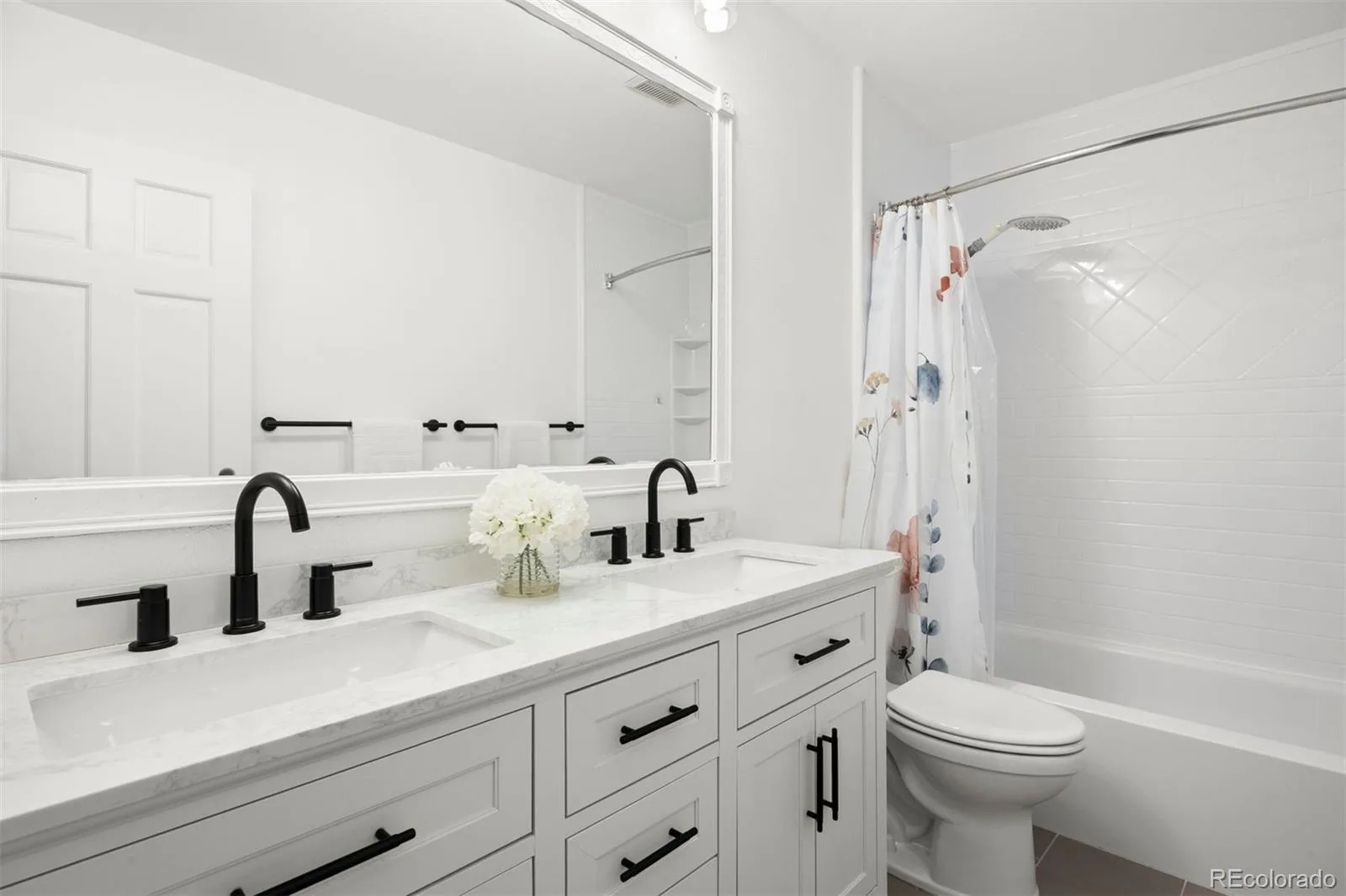 3085 E Hinsdale Avenue Centennial CO 80122 MLS #REC2942209 06242026004130 1600 34