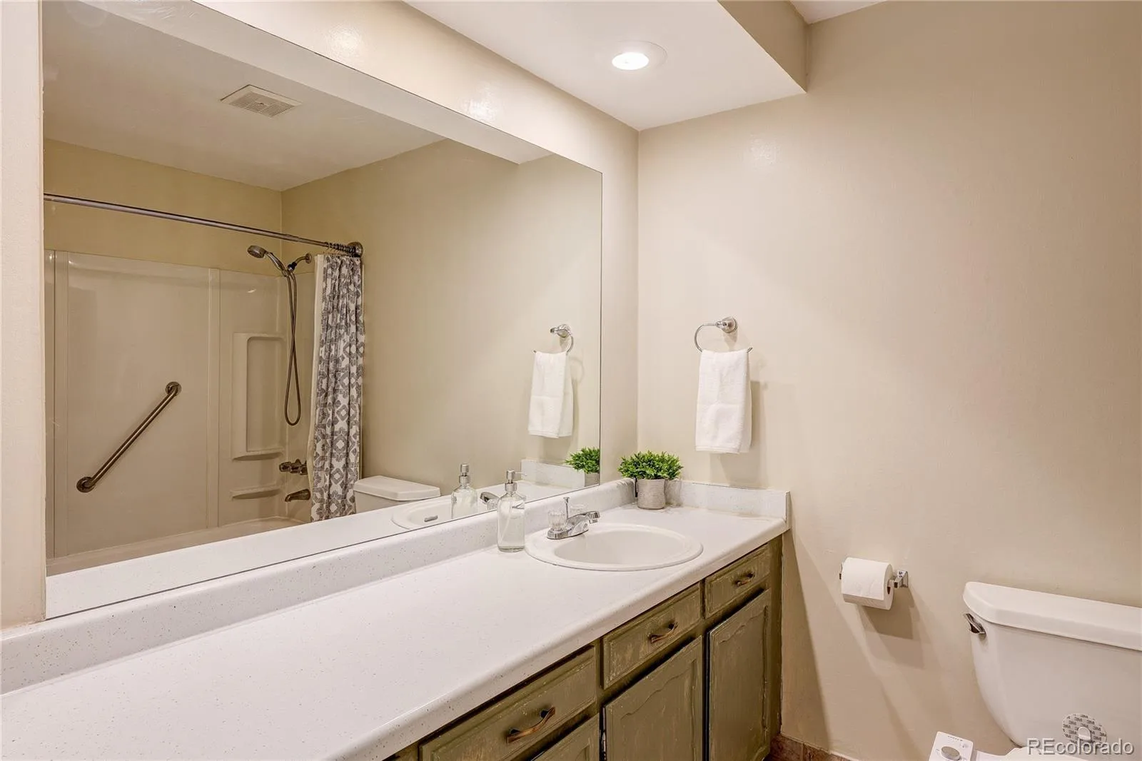 8186 E Girard Avenue Denver CO 80231 | MLS #REC2944748 06262026164655 1600 16