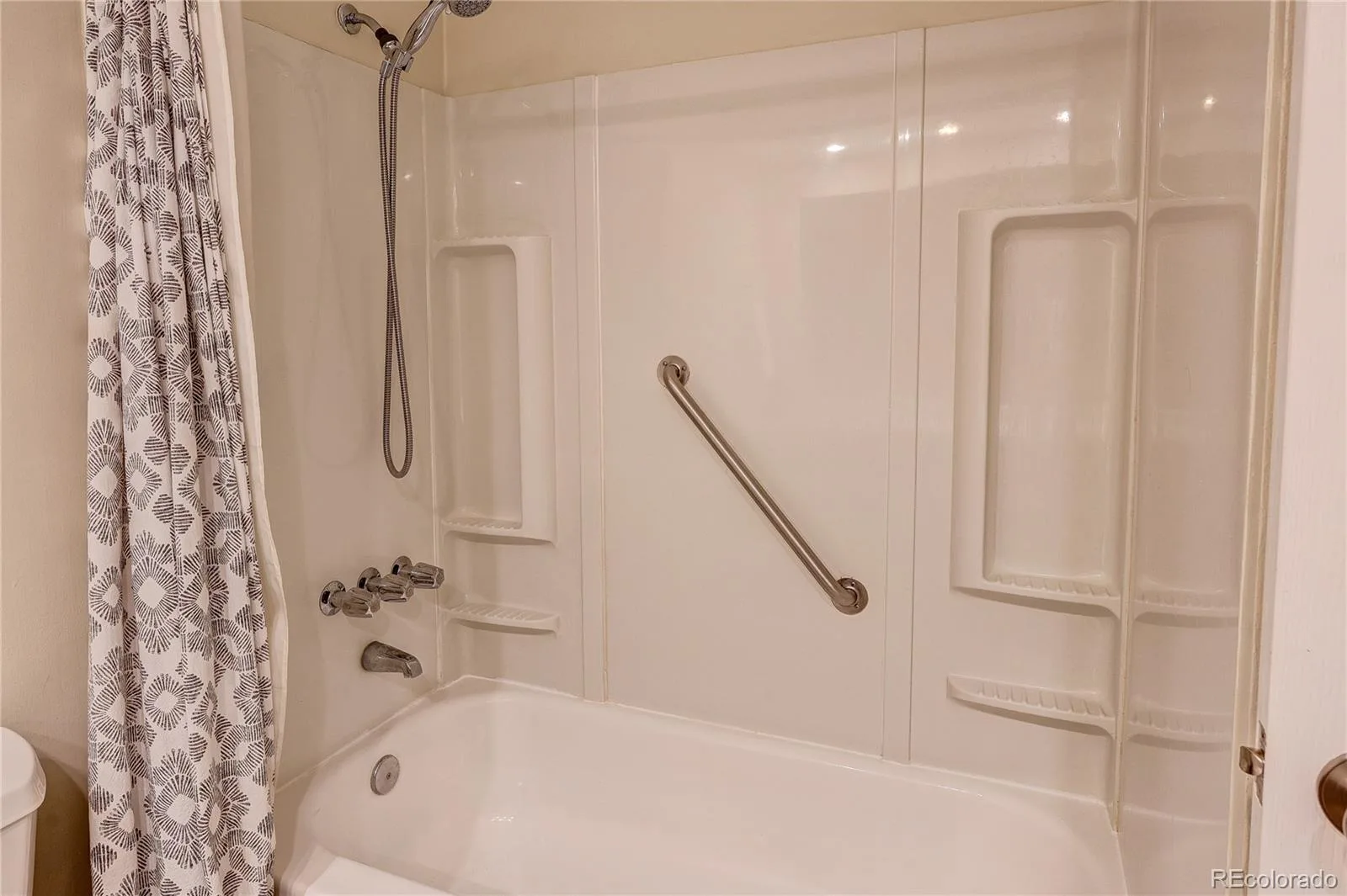 8186 E Girard Avenue Denver CO 80231 | MLS #REC2944748 06262026164655 1600 17