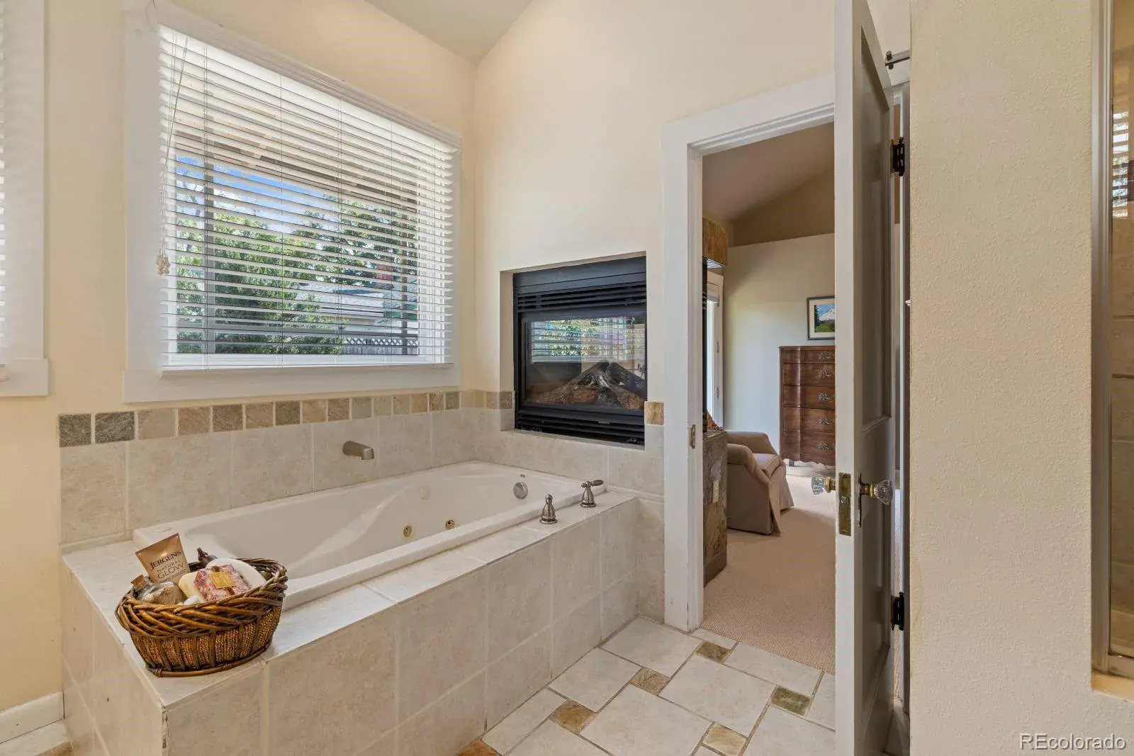 01162026001458 1600 22