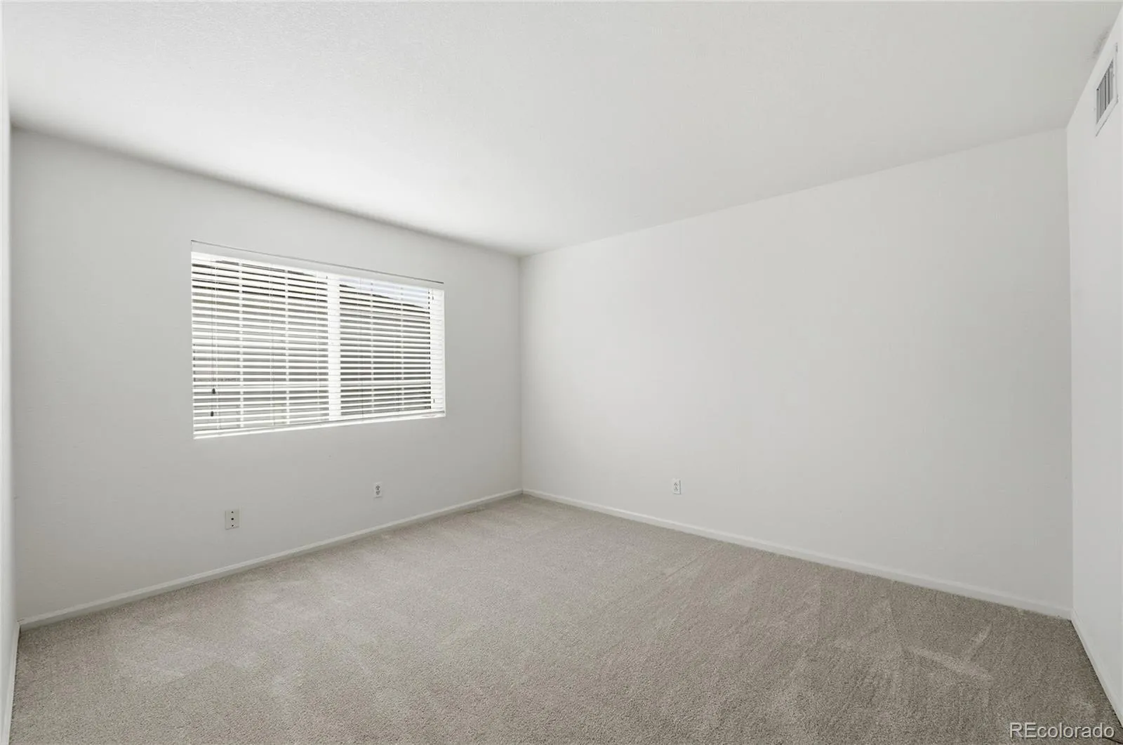 16811 E Caley Place Aurora CO 80016 MLS #REC2957331 05182026194635 1600 33