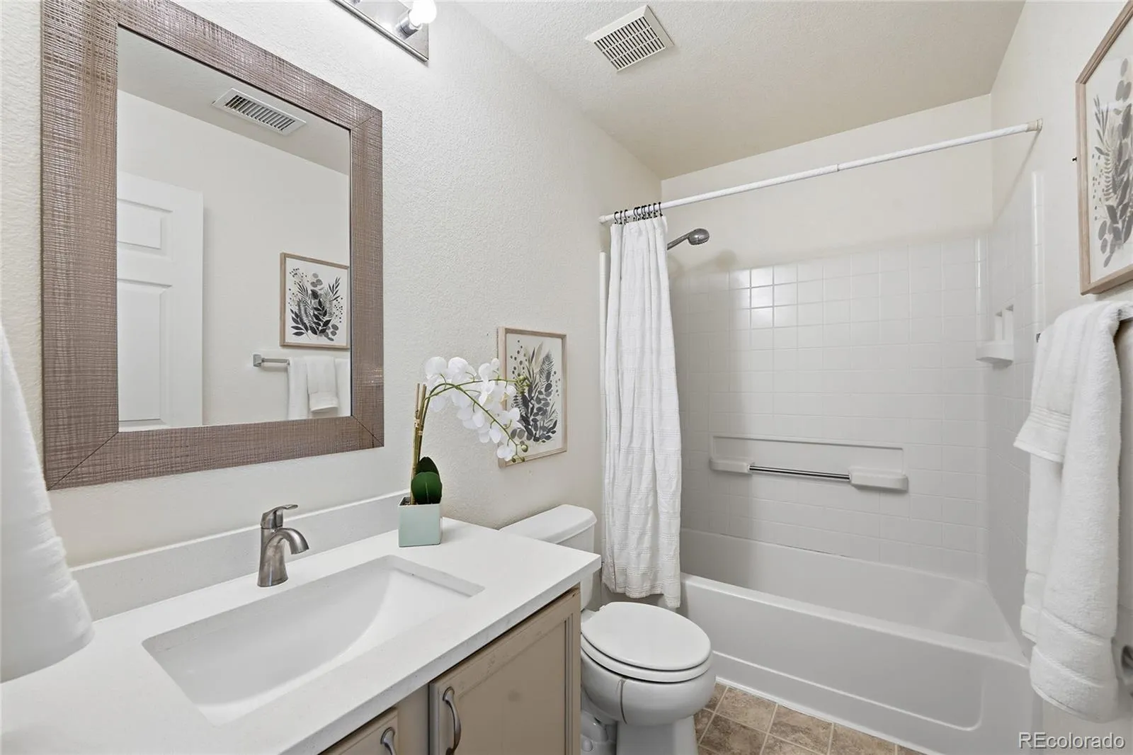16811 E Caley Place Aurora CO 80016 MLS #REC2957331 05182026194635 1600 34