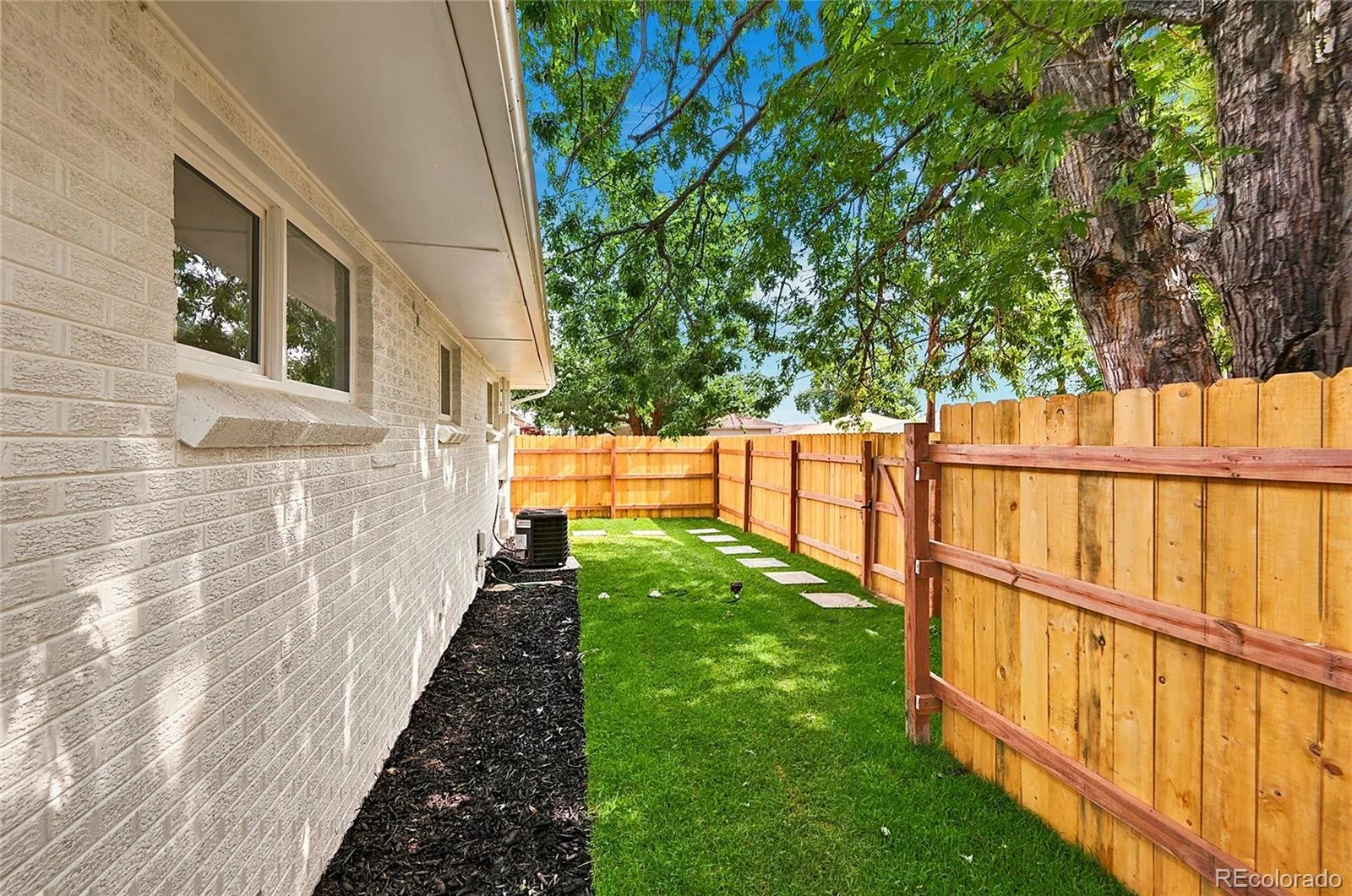 3660 N Grape Street Denver CO 80207 | MLS #REC2965103 08202026172608 1600 12