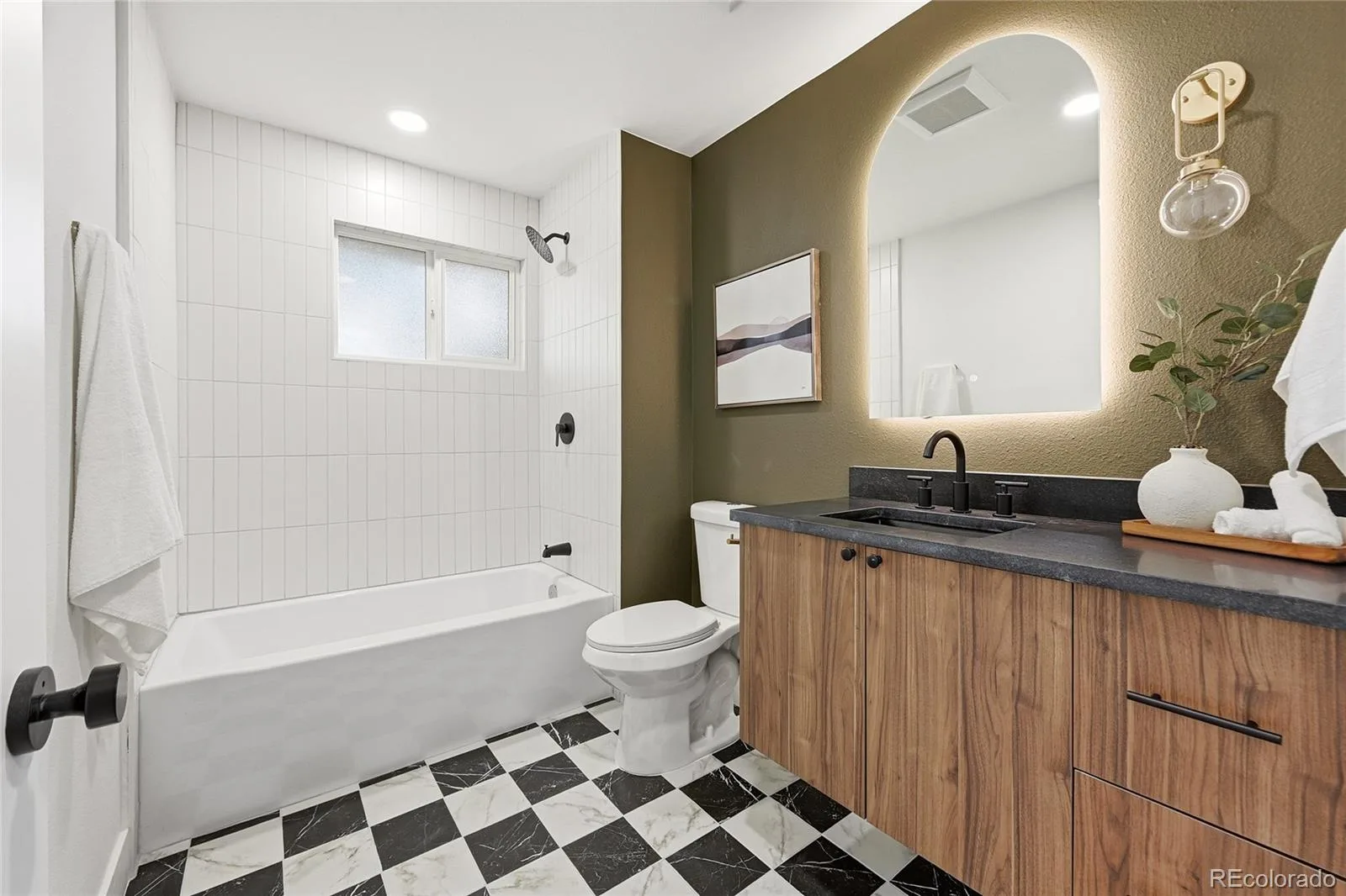 3660 N Grape Street Denver CO 80207 | MLS #REC2965103 08202026172608 1600 9