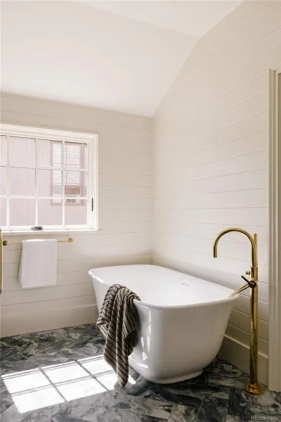 04082026122138 800 18