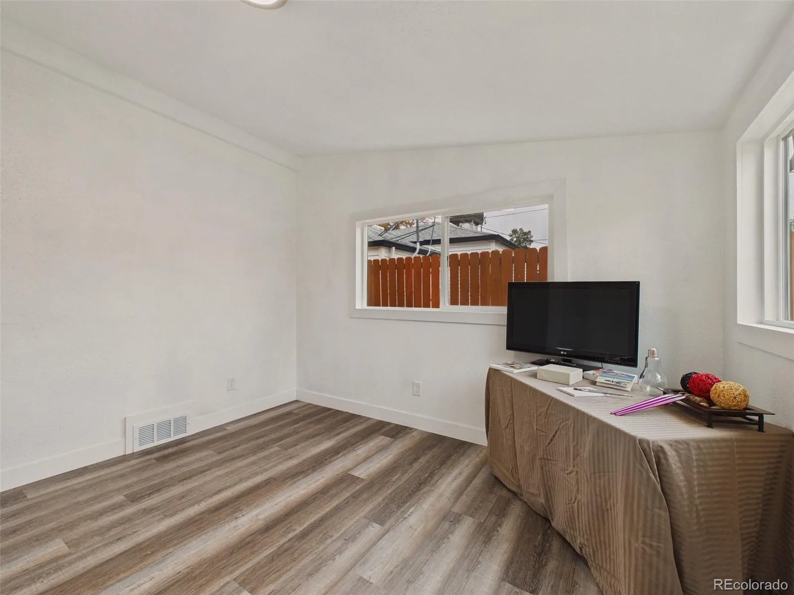 1957 Joliet Street Aurora CO 80010 | MLS #REC2969835 10162026020127 1600 23