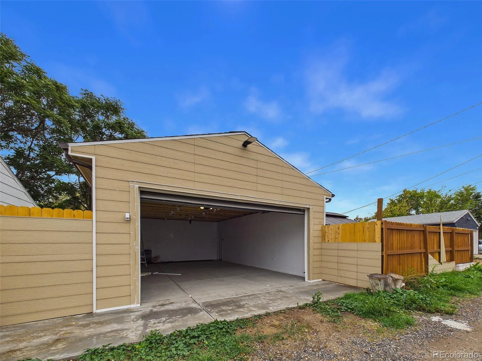 1957 Joliet Street Aurora CO 80010 | MLS #REC2969835 10162026020127 1600 28