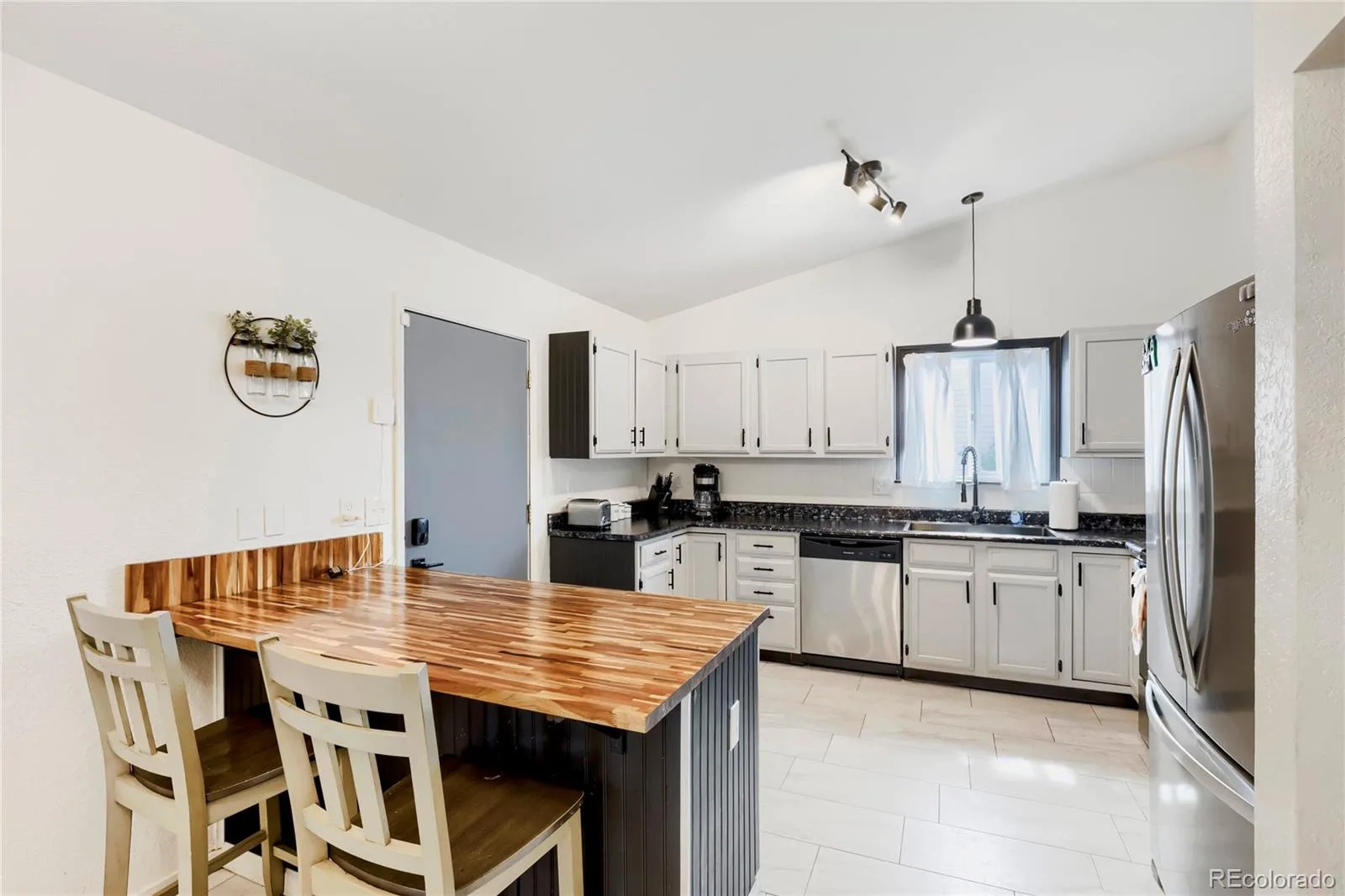 1107 Sable Boulevard Aurora CO 80011 | MLS #REC2980906 10122026173918 1600 5