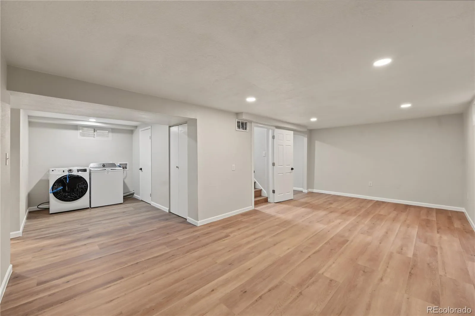 5557 W Mexico Avenue Lakewood CO 80232 | MLS #REC2984054 10062026044705 1600 26