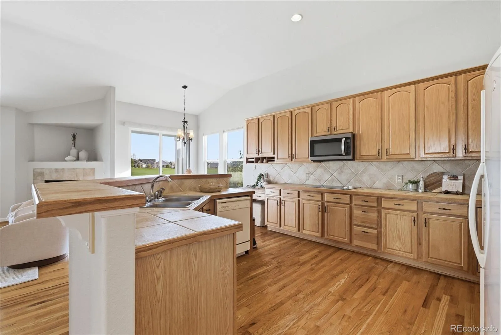 04122026212130 1600 12