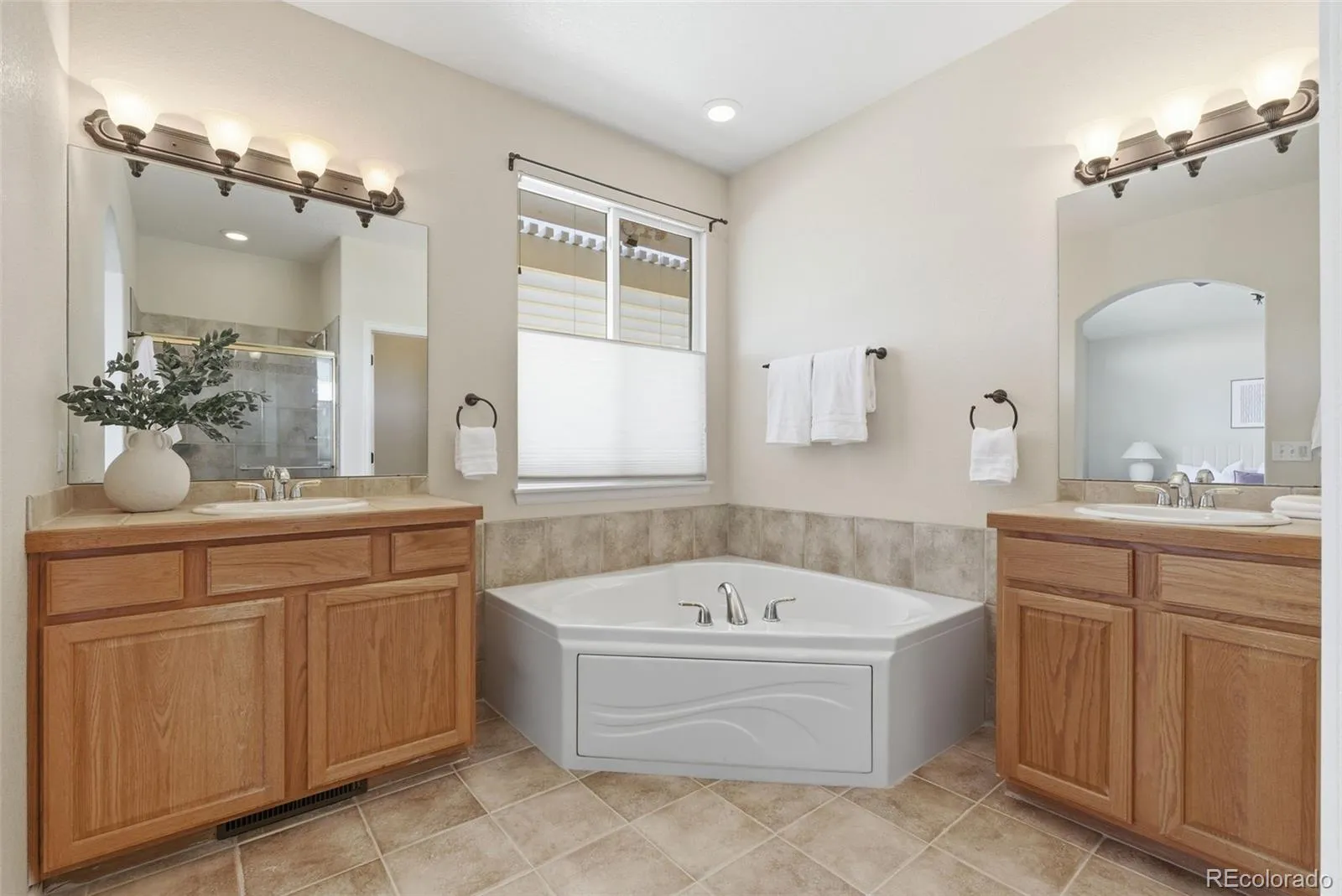 04122026212130 1600 23