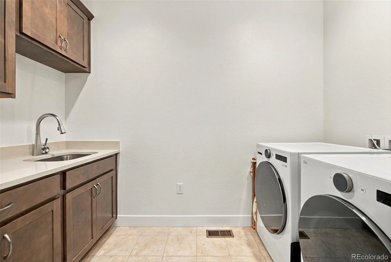 9026 S Shawnee Court Aurora CO 80016 | MLS #REC2991277 09262026025700 1600 31