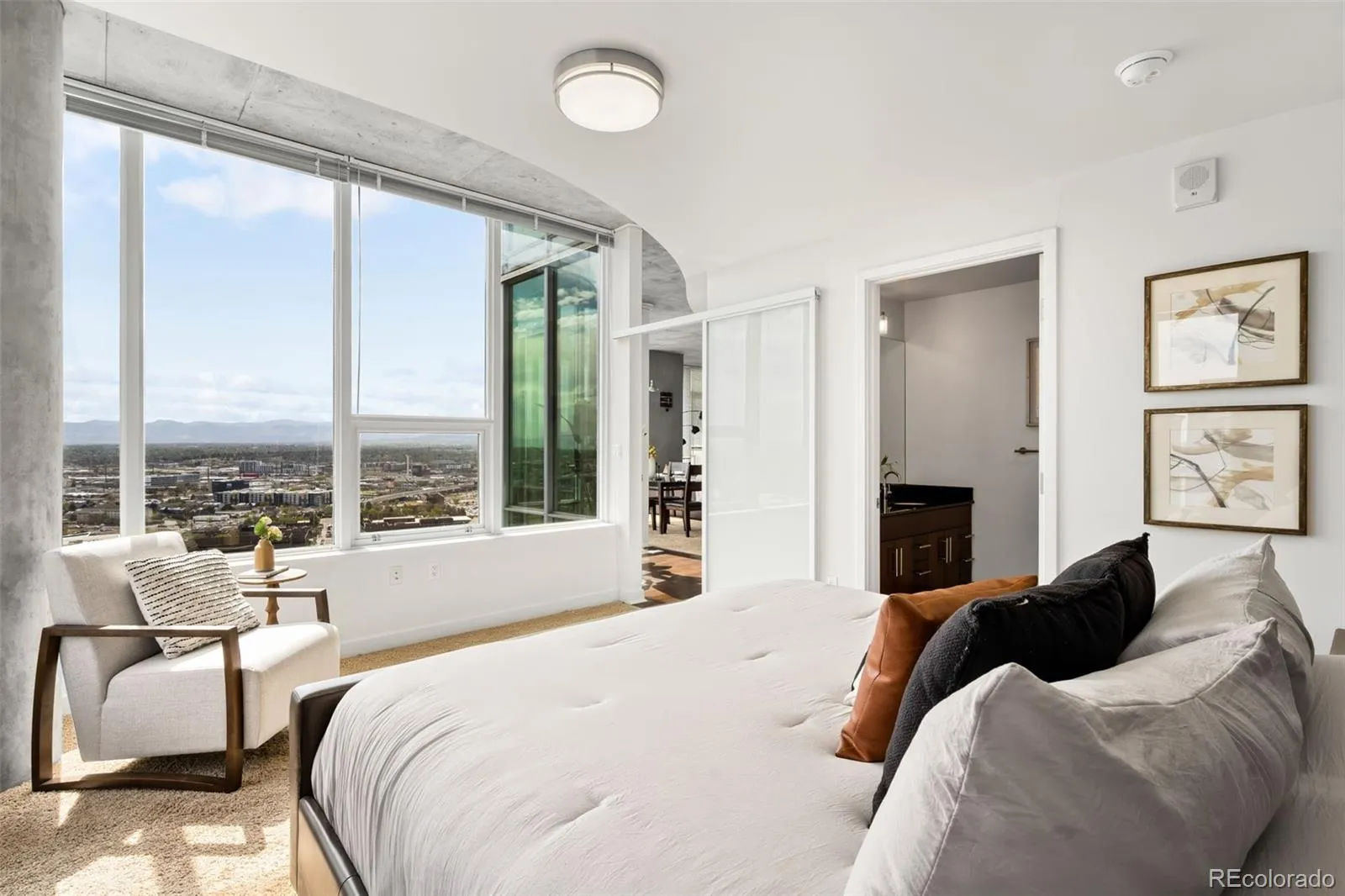 04112026232102 1600 14