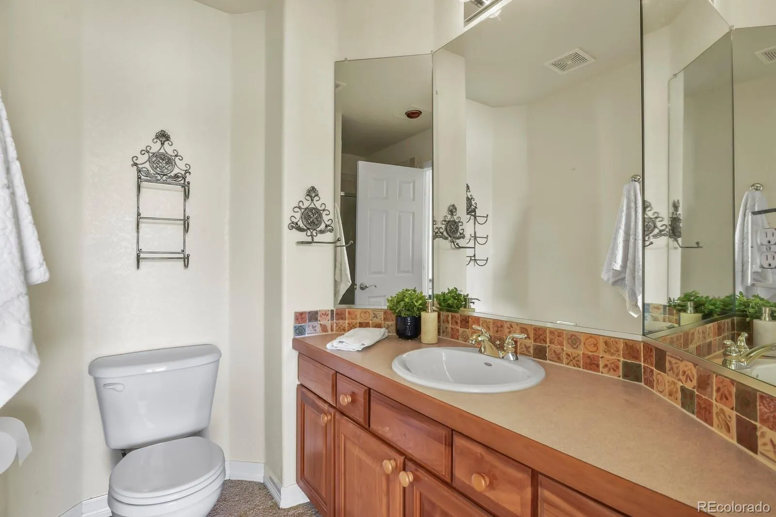 1720 Twilight Court Longmont CO 80504 MLS #REC2993212 05022026055812 1600 31