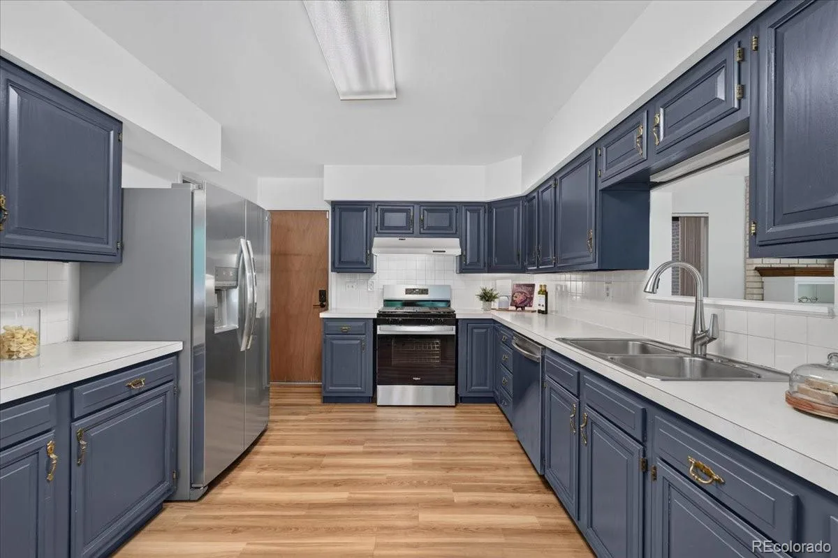 2303 Iris Street Lakewood CO 80215 | MLS #REC2997465 06202026000916 1200 11
