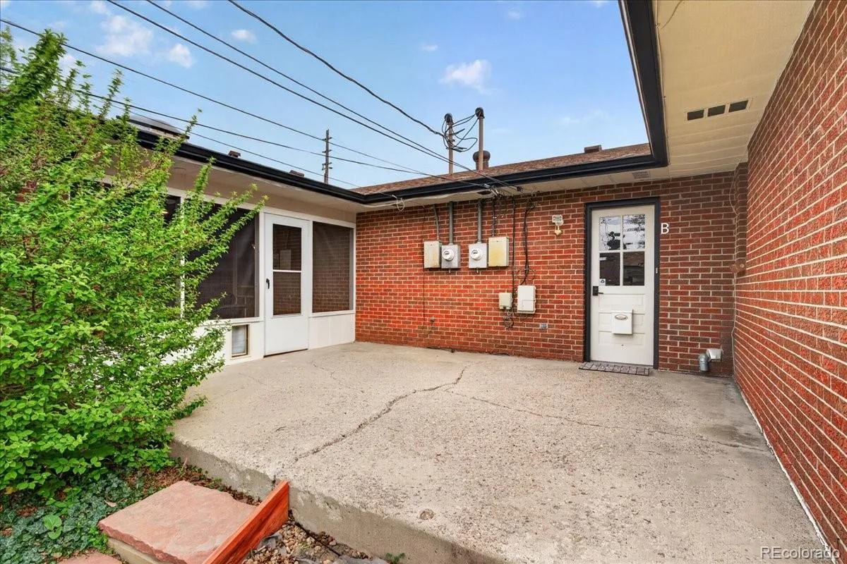 2303 Iris Street Lakewood CO 80215 | MLS #REC2997465 06202026000916 1200 27