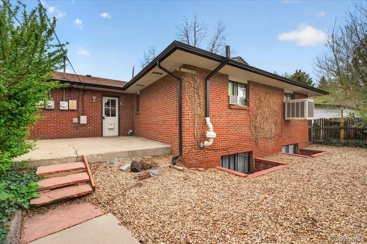 2303 Iris Street Lakewood CO 80215 | MLS #REC2997465 06202026000916 1200 28