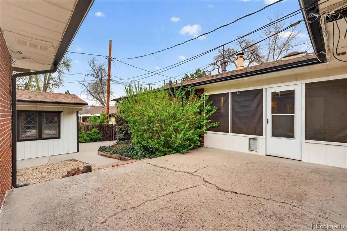 2303 Iris Street Lakewood CO 80215 | MLS #REC2997465 06202026000916 1200 29
