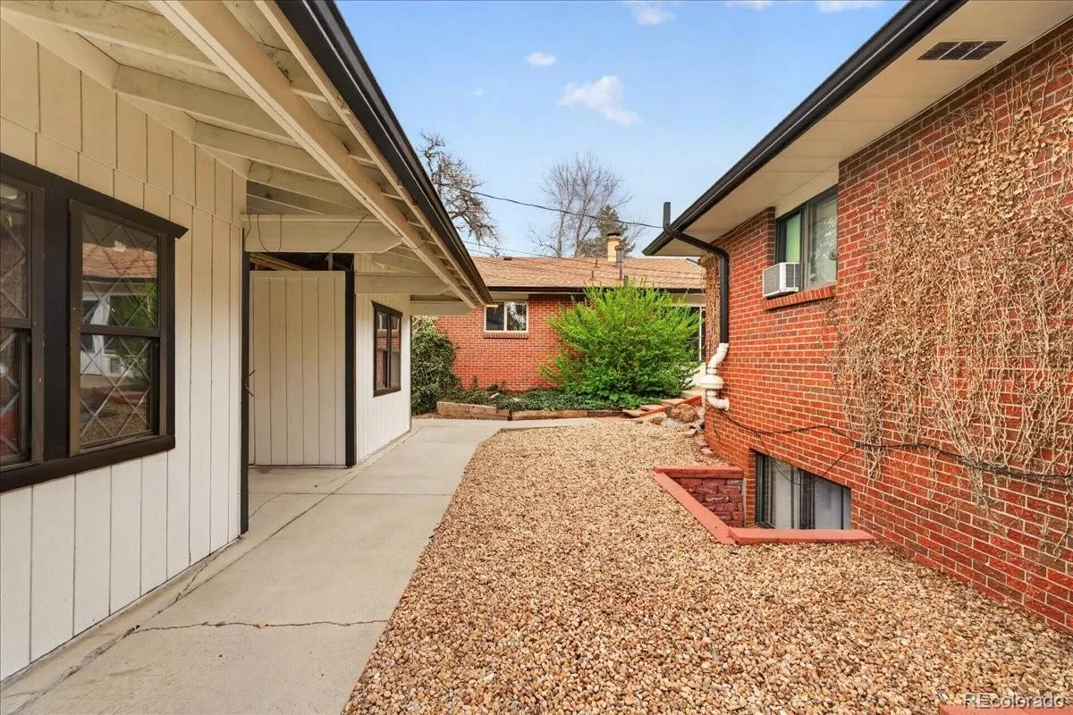 2303 Iris Street Lakewood CO 80215 | MLS #REC2997465 06202026000916 1200 31