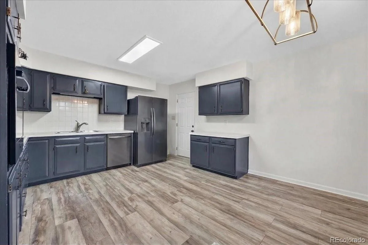 2303 Iris Street Lakewood CO 80215 | MLS #REC2997465 06202026000916 1200 35
