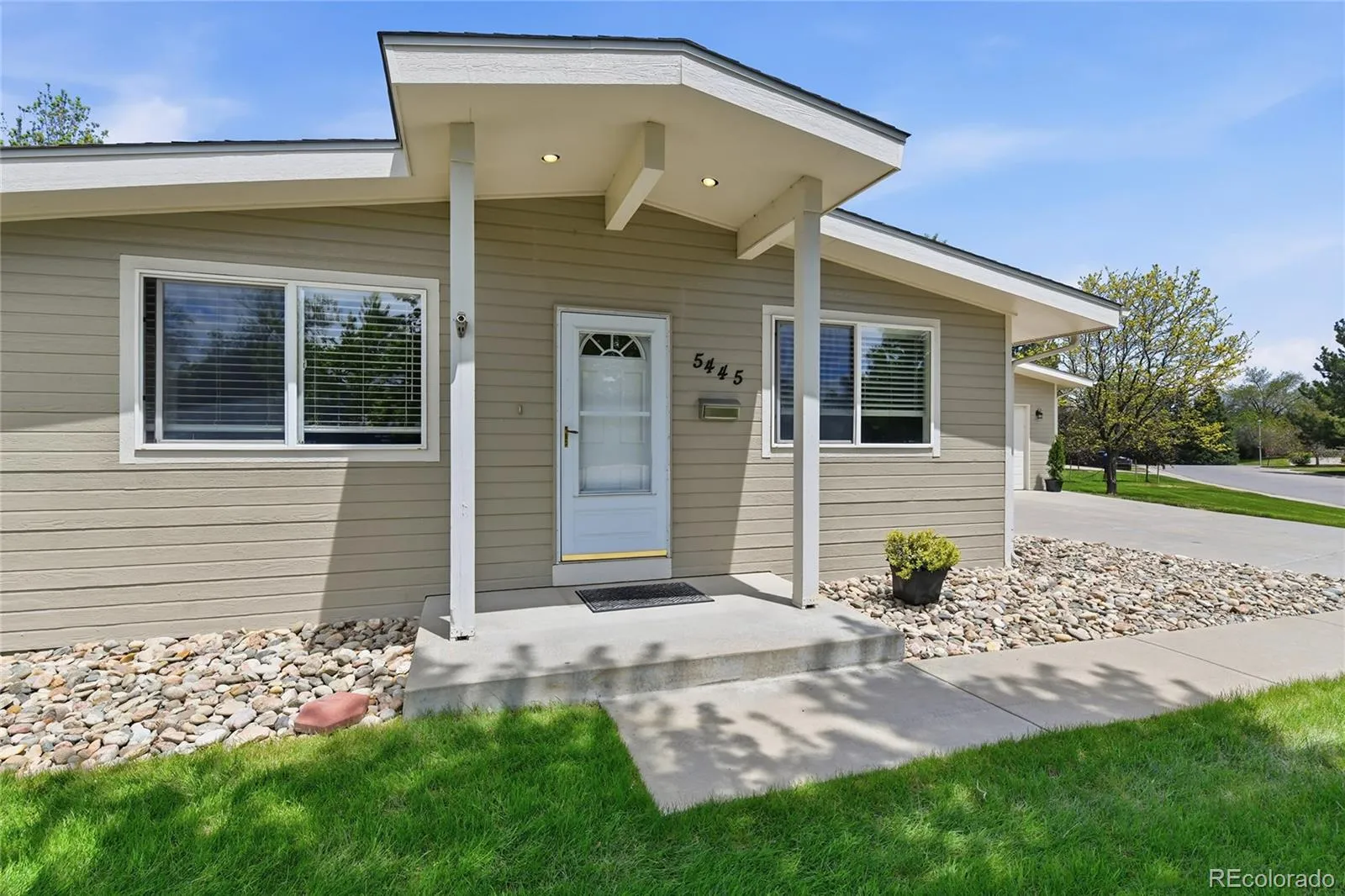 5445 W Caryl Place Littleton CO 80128 MLS #REC3001076 05192026140738 1600 1