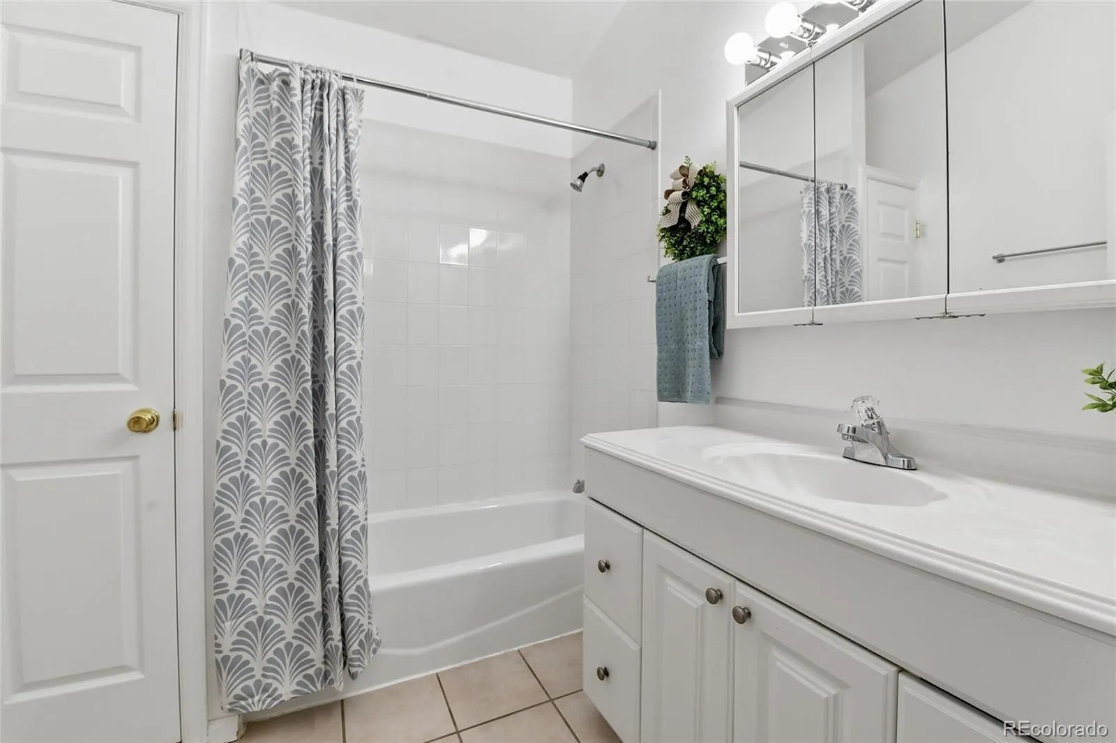 5445 W Caryl Place Littleton CO 80128 MLS #REC3001076 05192026140738 1600 25