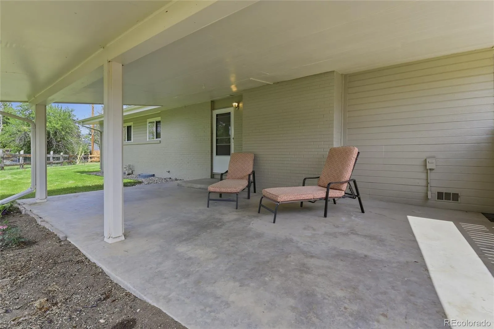 5445 W Caryl Place Littleton CO 80128 MLS #REC3001076 05192026140738 1600 36
