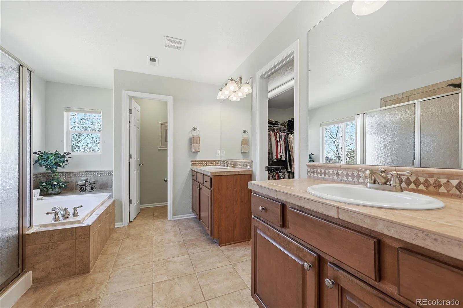 25853 E Peakview Place Aurora CO 80016 MLS #REC3006166 04202026185327 1600 19